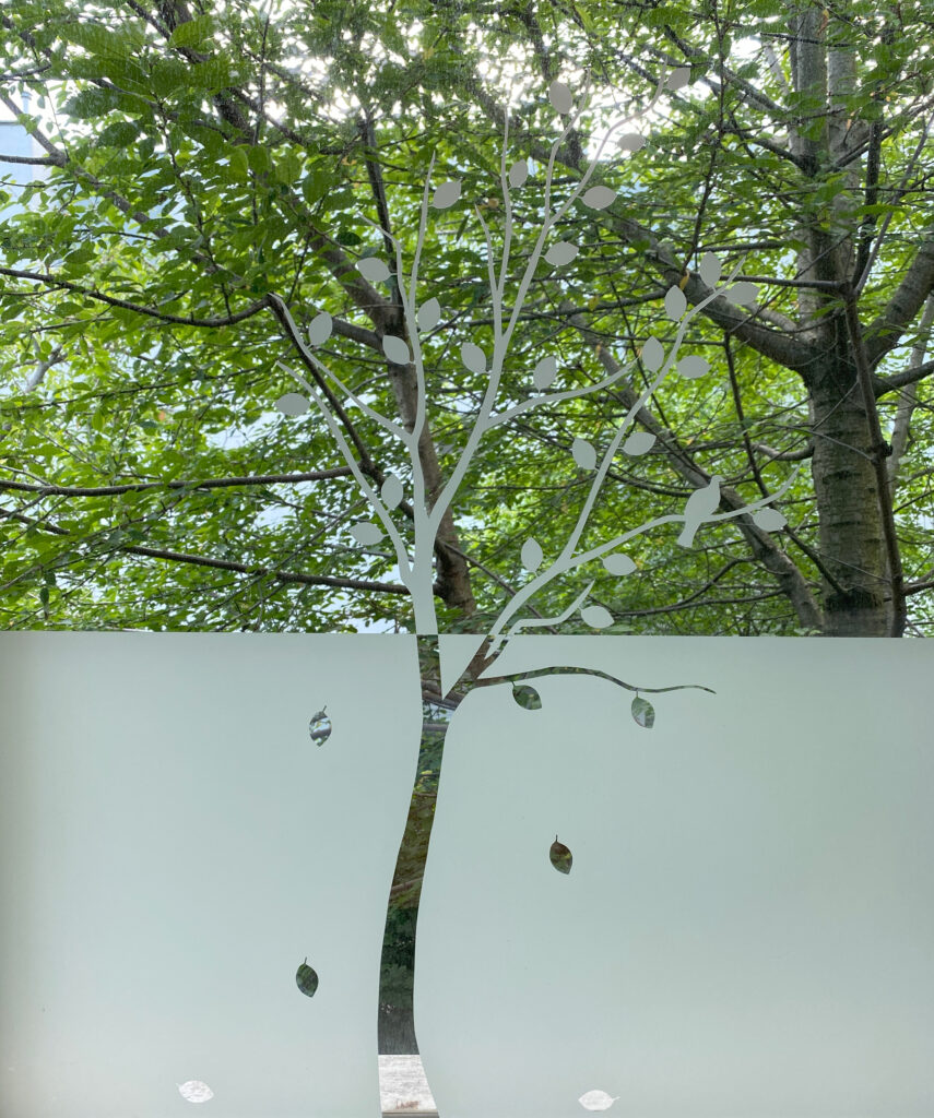 Sichtschutzfolie Baum mit Blättern